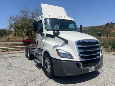 Freightliner Cascadia 126 Day Cab Truck - 450HP, 12 Speed Automatic