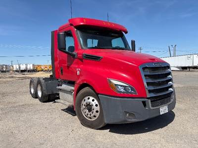 Freightliner Cascadia 126 Day Cab Truck - 450HP, 10 Speed Manual