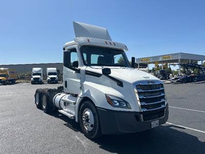 Freightliner Cascadia 126 Day Cab Truck - 435HP, 12 Speed Automatic