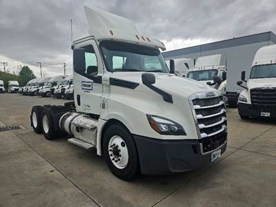 Freightliner Cascadia 126 Day Cab Truck - Cummins 400HP, 13 Speed Automatic