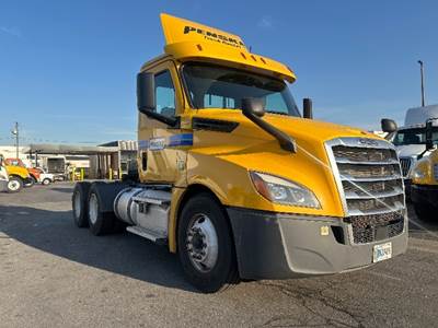 Freightliner T12664ST Day Cab Truck - 435HP, 12 Speed Automatic