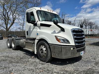 Freightliner Cascadia 126 Day Cab Truck - 455HP, 12 Speed Automatic