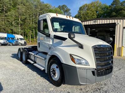 Freightliner Cascadia 126 Day Cab Truck - 455HP, 10 Speed Manual
