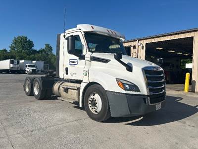 Freightliner Cascadia 126 Day Cab Truck - Cummins 450HP, 10 Speed Automatic