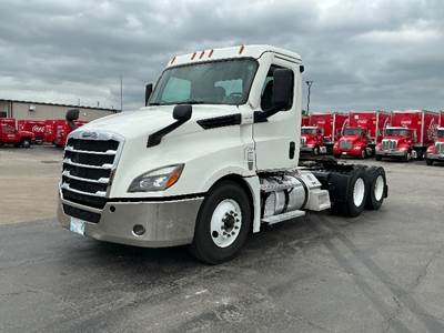 Freightliner Cascadia 126 Day Cab Truck - Cummins 500HP, 12 Speed Automatic