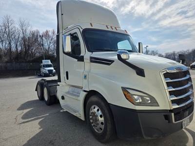 Freightliner Cascadia 126 Single Axle Day Cab Truck