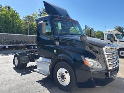 Freightliner Cascadia 126 Single Axle Day Cab Truck - 410HP, 12 Speed Automatic