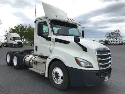 Freightliner Cascadia 126 Day Cab Truck - 435HP, 12 Speed Automatic