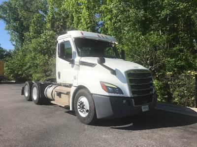 Freightliner Cascadia 126 Day Cab Truck - Cummins 400HP, 13 Speed Automatic