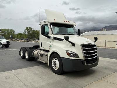 Freightliner Cascadia 126 Day Cab Truck - 435HP, 12 Speed Automatic