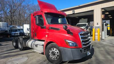 Freightliner Cascadia 126 Day Cab Truck - 450HP, 12 Speed Automatic