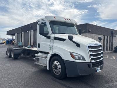 Freightliner Cascadia 126 Day Cab Truck - 455HP, 12 Speed Automatic