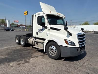 Freightliner Cascadia 126 Day Cab Truck - 435HP, 12 Speed Automatic