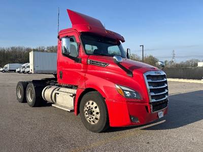 Freightliner Cascadia 126 Day Cab Truck - 435HP, 12 Speed Automatic