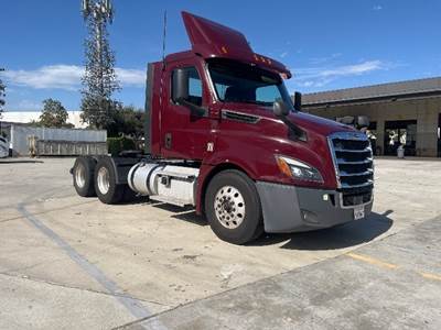 Freightliner Cascadia 126 Day Cab Truck - 435HP, 12 Speed Automatic