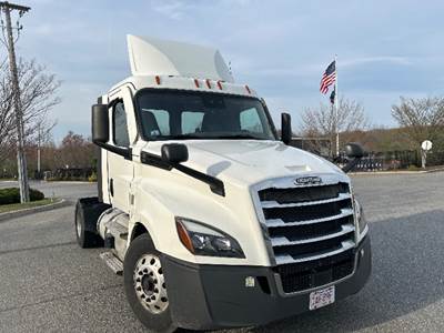Freightliner Cascadia 126 Single Axle Day Cab Truck - 410HP, 12 Speed Automatic