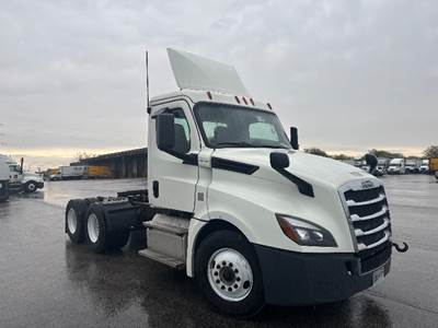 Freightliner Cascadia 126 Day Cab Truck - 455HP, 10 Speed Manual