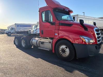 Freightliner Cascadia 126 Day Cab Truck - 435HP, 12 Speed Automatic