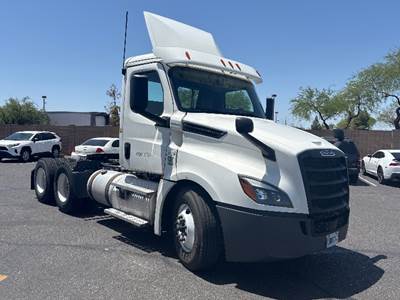 Freightliner Cascadia 126 Day Cab Truck - Cummins 400HP, 13 Speed Automatic
