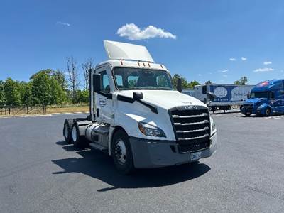 Freightliner Cascadia 126 Day Cab Truck - 435HP, 12 Speed Automatic