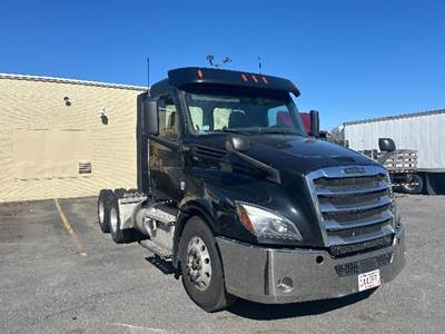 Freightliner Cascadia 126 Day Cab Truck - 455HP, 10 Speed Manual