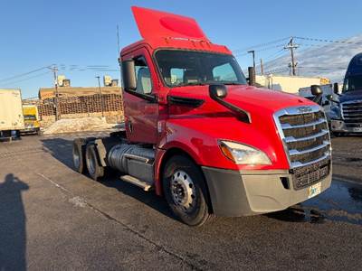 Freightliner Cascadia 126 Day Cab Truck - 455HP, 12 Speed Automatic