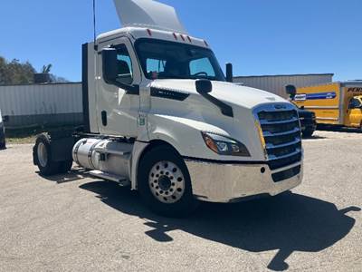 Freightliner Cascadia 126 Single Axle Day Cab Truck - 435HP, 12 Speed Automatic