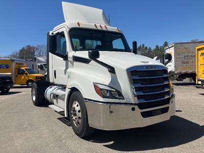 Freightliner Cascadia 126 Single Axle Day Cab Truck - 435HP, 12 Speed Automatic