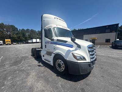 Freightliner Cascadia 126 Day Cab Truck - 455HP, 12 Speed Automatic