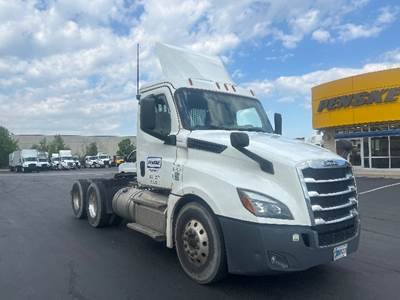 Freightliner Cascadia 126 Day Cab Truck - 435HP, 12 Speed Automatic