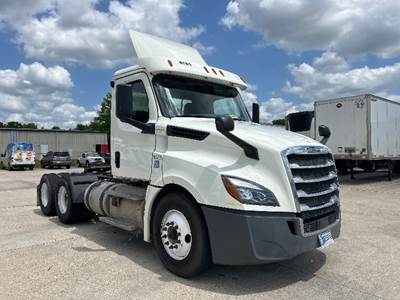 Freightliner Cascadia 126 Day Cab Truck - 435HP, 12 Speed Automatic