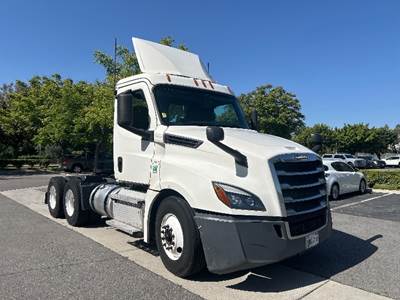 Freightliner Cascadia 126 Day Cab Truck - 435HP, 12 Speed Automatic