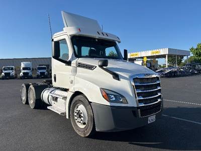 Freightliner Cascadia 126 Day Cab Truck - 435HP, 12 Speed Automatic