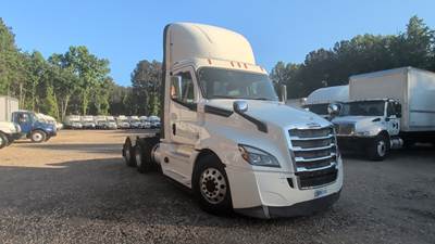 Freightliner Cascadia 126 Day Cab Truck - 455HP, 12 Speed Automatic