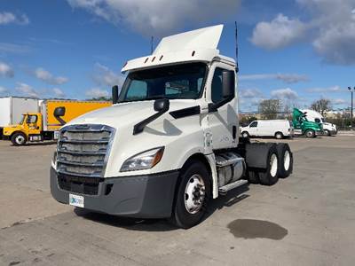 Freightliner Cascadia 126 Day Cab Truck - 435HP, 12 Speed Automatic