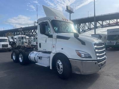 Freightliner Cascadia 126 Day Cab Truck - 450HP, 12 Speed Automatic