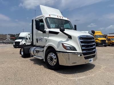 Freightliner Cascadia 126 Single Axle Day Cab Truck - 435HP, 12 Speed Automatic