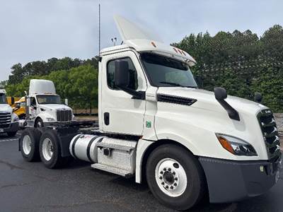 Freightliner Cascadia 126 Day Cab Truck - 435HP, 12 Speed Automatic