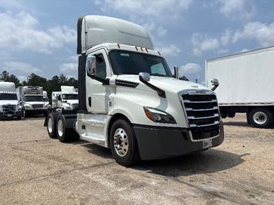 Freightliner Cascadia 126 Day Cab Truck - 435HP, 12 Speed Automatic
