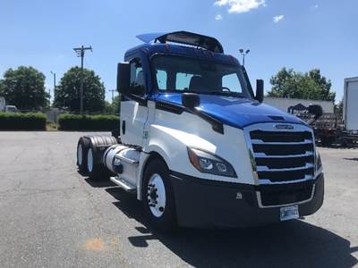 Freightliner Cascadia 126 Day Cab Truck - 455HP, 12 Speed Automatic