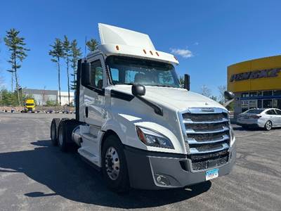 Freightliner Cascadia 126 Day Cab Truck - 435HP, 12 Speed Automatic