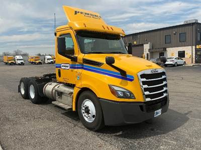 Freightliner Cascadia 126 Day Cab Truck - 435HP, 12 Speed Automatic