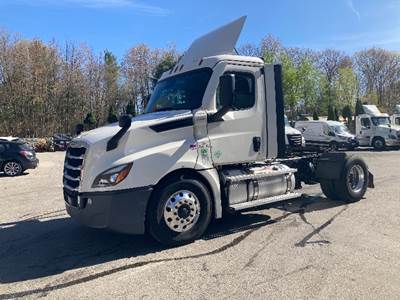 Freightliner Cascadia 126 Single Axle Day Cab Truck - 410HP, 12 Speed Automatic