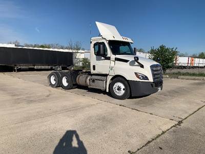 Freightliner Cascadia 126 Day Cab Truck - 435HP, 12 Speed Automatic