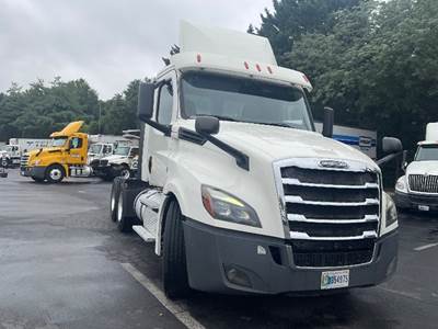 Freightliner Cascadia 126 Day Cab Truck - 435HP, 12 Speed Automatic