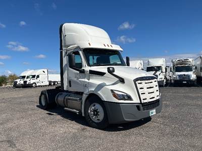 Freightliner Cascadia 126 Single Axle Day Cab Truck - 435HP, 10 Speed Manual