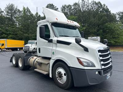 Freightliner Cascadia 126 Day Cab Truck - 435HP, 12 Speed Automatic