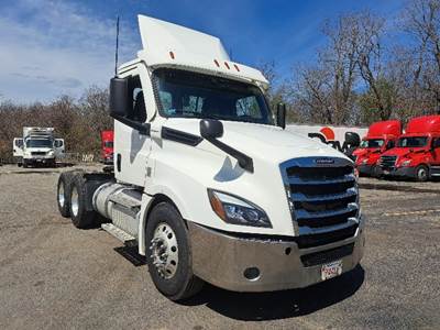 Freightliner Cascadia 126 Day Cab Truck - 475HP, 10 Speed Manual