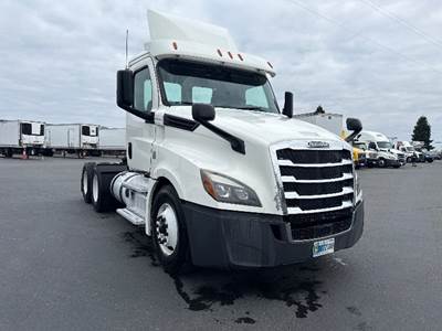 Freightliner Cascadia 126 Day Cab Truck - 435HP, 12 Speed Automatic