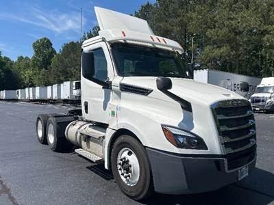 Freightliner Cascadia 126 Day Cab Truck - 435HP, 12 Speed Automatic